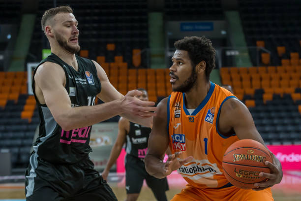 观众提供更 观众提供更