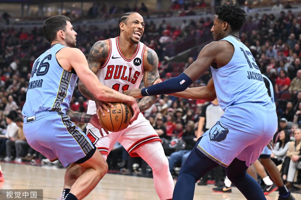 展年轻球员 展年轻球员